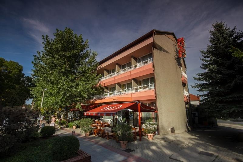 Hotel Dombóvár 外观 照片